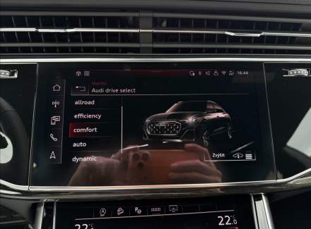 Audi - Q8
