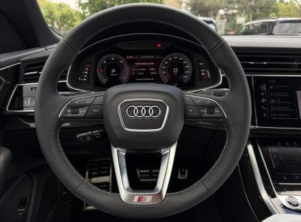 Audi - Q8
