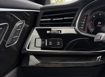Audi - Q8