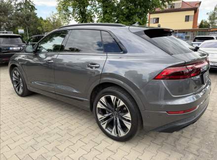 Audi - Q8