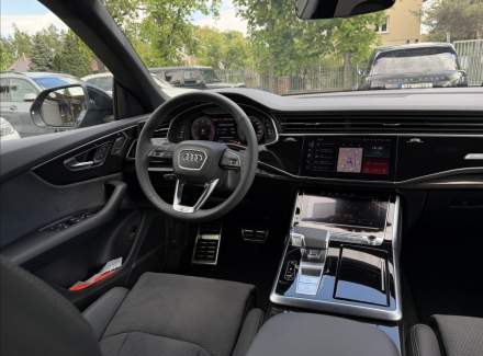 Audi - Q8