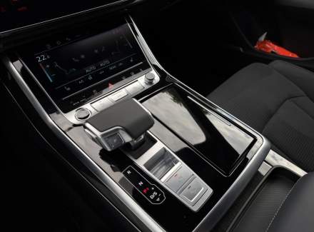 Audi - Q8