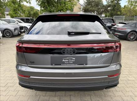 Audi - Q8