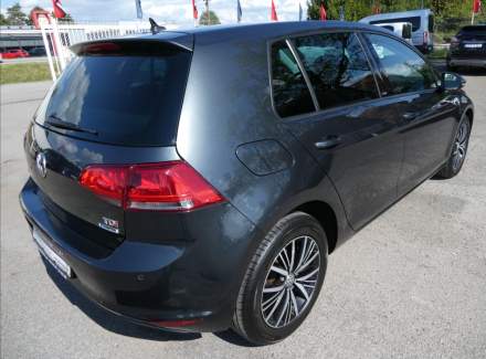Volkswagen - Golf