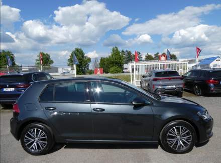 Volkswagen - Golf