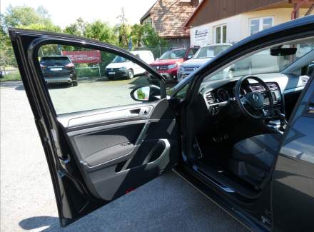 Volkswagen - Golf