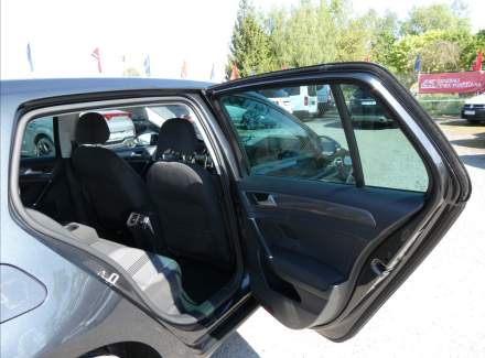 Volkswagen - Golf