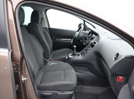 Peugeot - 5008