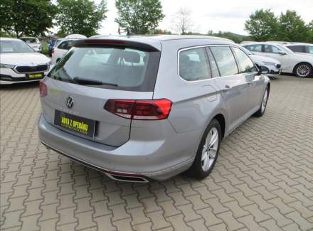 Volkswagen - Passat