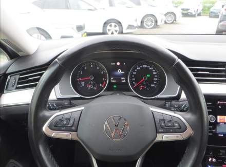 Volkswagen - Passat