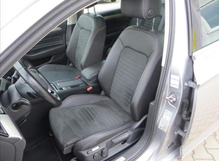 Volkswagen - Passat