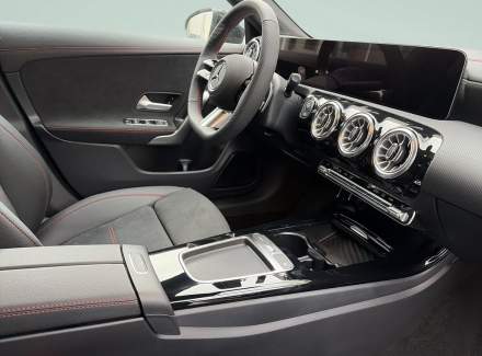 Mercedes-Benz - CLA