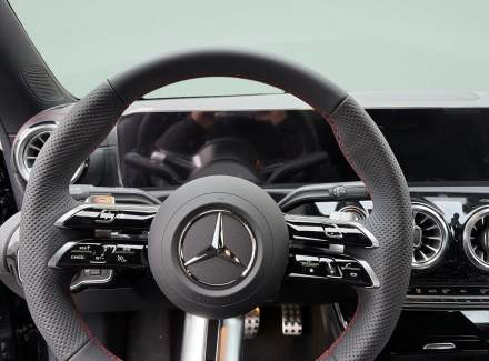 Mercedes-Benz - CLA