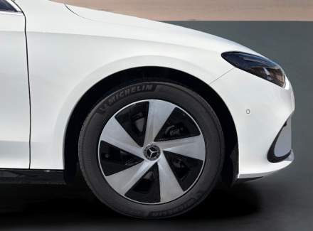 Mercedes-Benz - CLA
