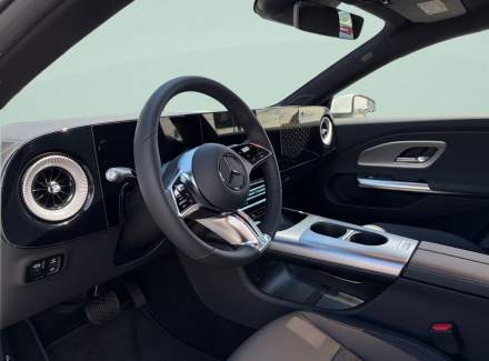 Mercedes-Benz - CLA