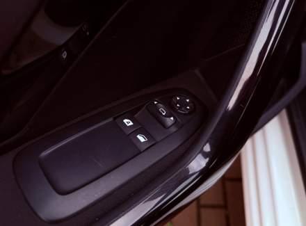 Peugeot - 208