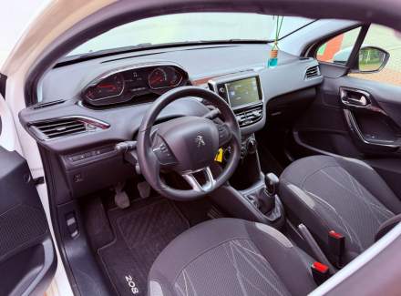 Peugeot - 208