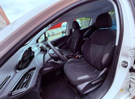 Peugeot - 208