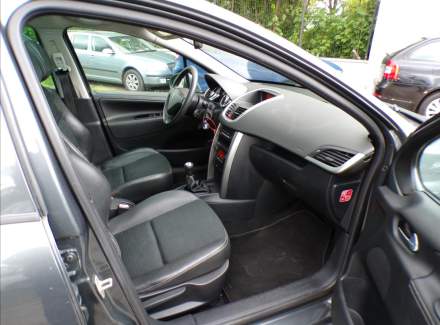 Peugeot - 207