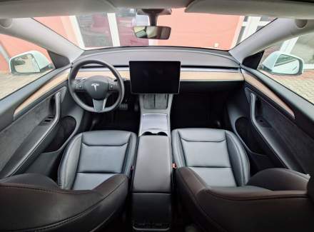 Tesla - Model Y