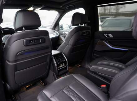 BMW - X7