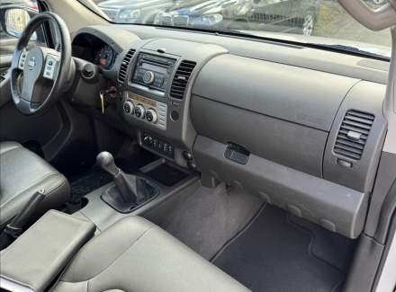 Nissan - Navara