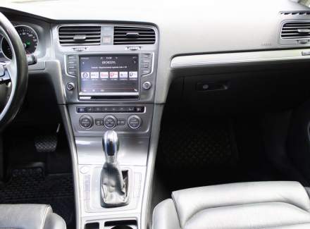Volkswagen - Golf