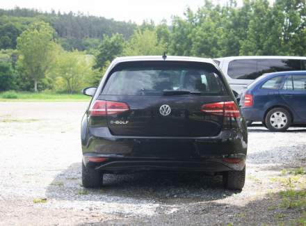 Volkswagen - Golf