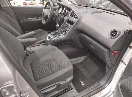 Peugeot - 5008