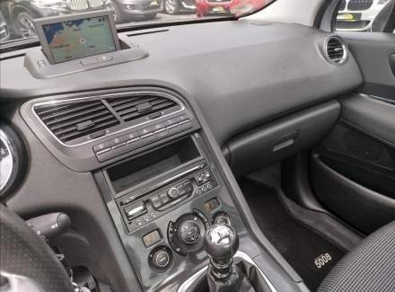 Peugeot - 5008