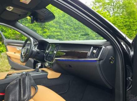 Volvo - V90