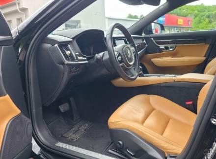 Volvo - V90