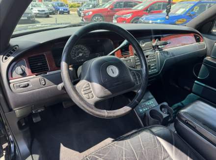 Lincoln - Town Car