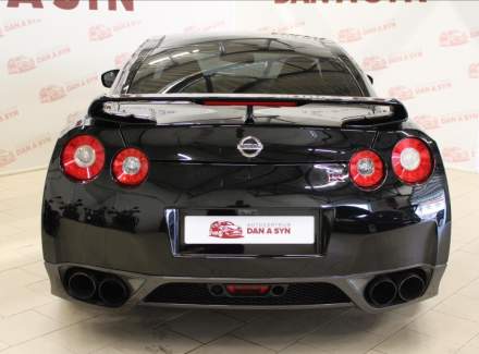 Nissan - GT-R
