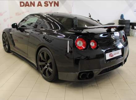 Nissan - GT-R