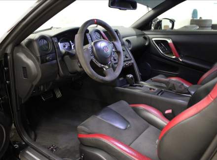 Nissan - GT-R