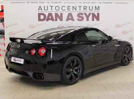 Nissan - GT-R