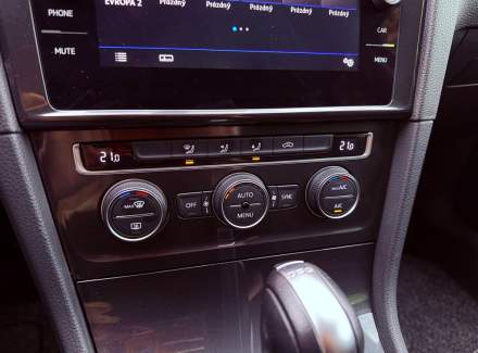 Volkswagen - Golf