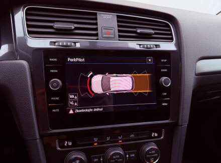 Volkswagen - Golf