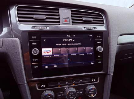 Volkswagen - Golf
