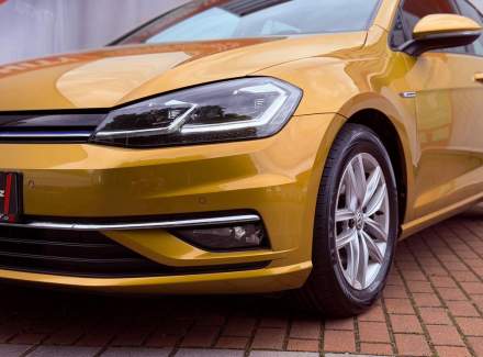 Volkswagen - Golf