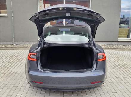 Tesla - Model 3