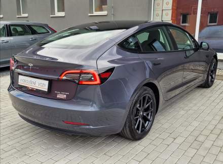 Tesla - Model 3