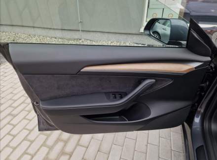 Tesla - Model 3