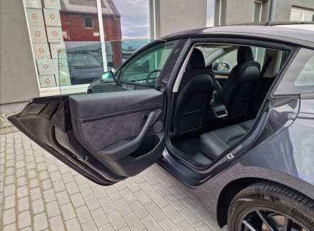Tesla - Model 3