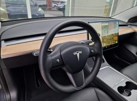 Tesla - Model 3