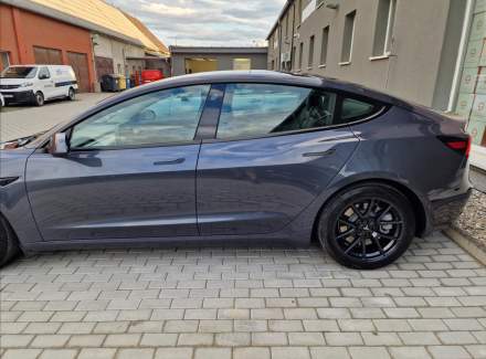 Tesla - Model 3