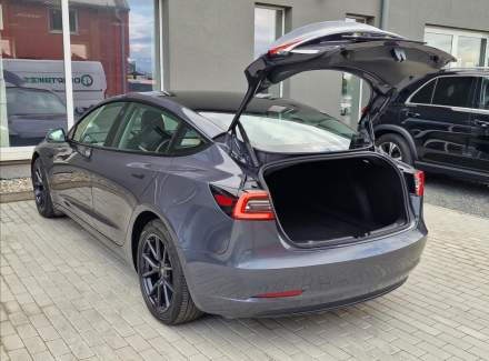 Tesla - Model 3