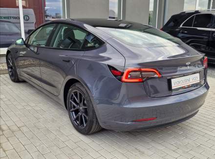 Tesla - Model 3