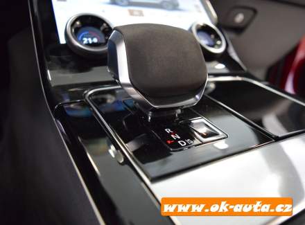 Land Rover - Range Rover Velar